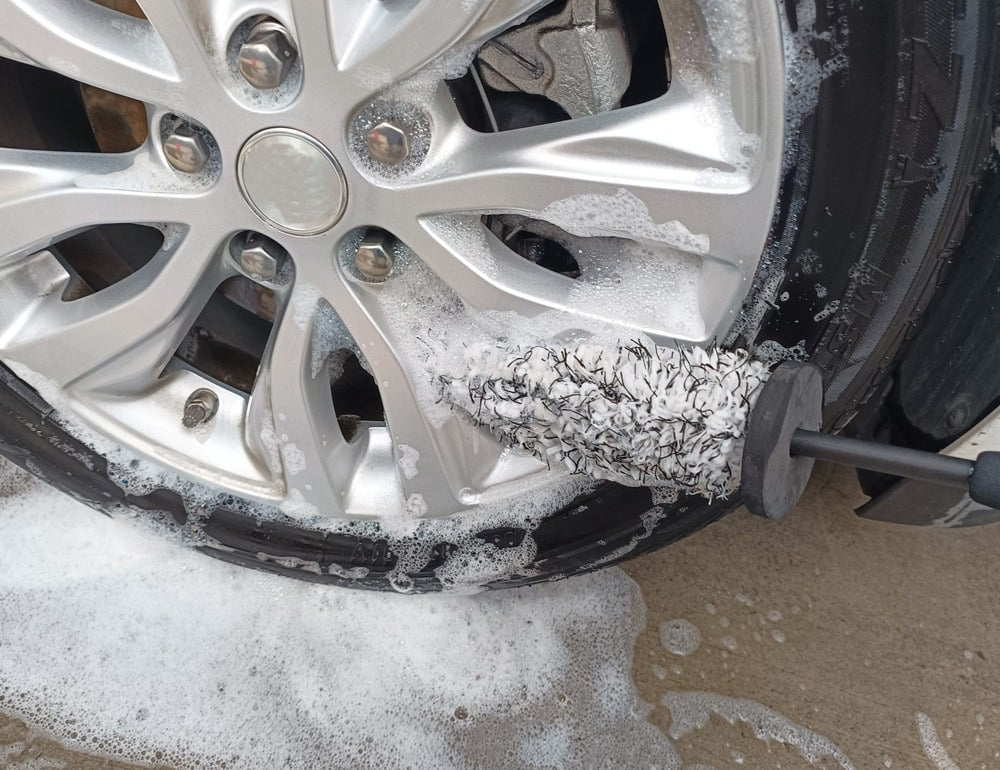 🔥50% popust🚗 Večnamenska čistilna krtača V+ – 🧽 za platišča, zavore in druge dele, 💪 ergonomski ročaj, 17-palčni doseg