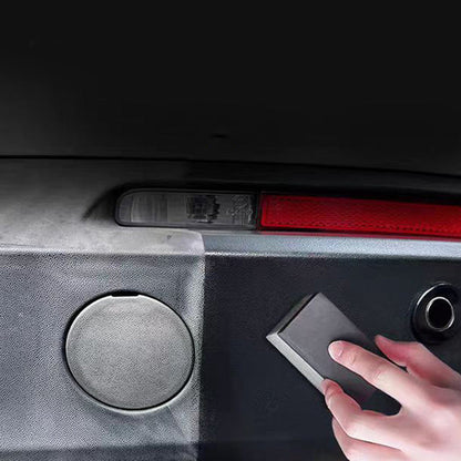 🔥50% Kedvezmény🏷️🚗 Professzionális műanyagfelújító autókhoz, ⚫ mélyfekete színű, 🛡️ UV-védelemmel – 100 ml