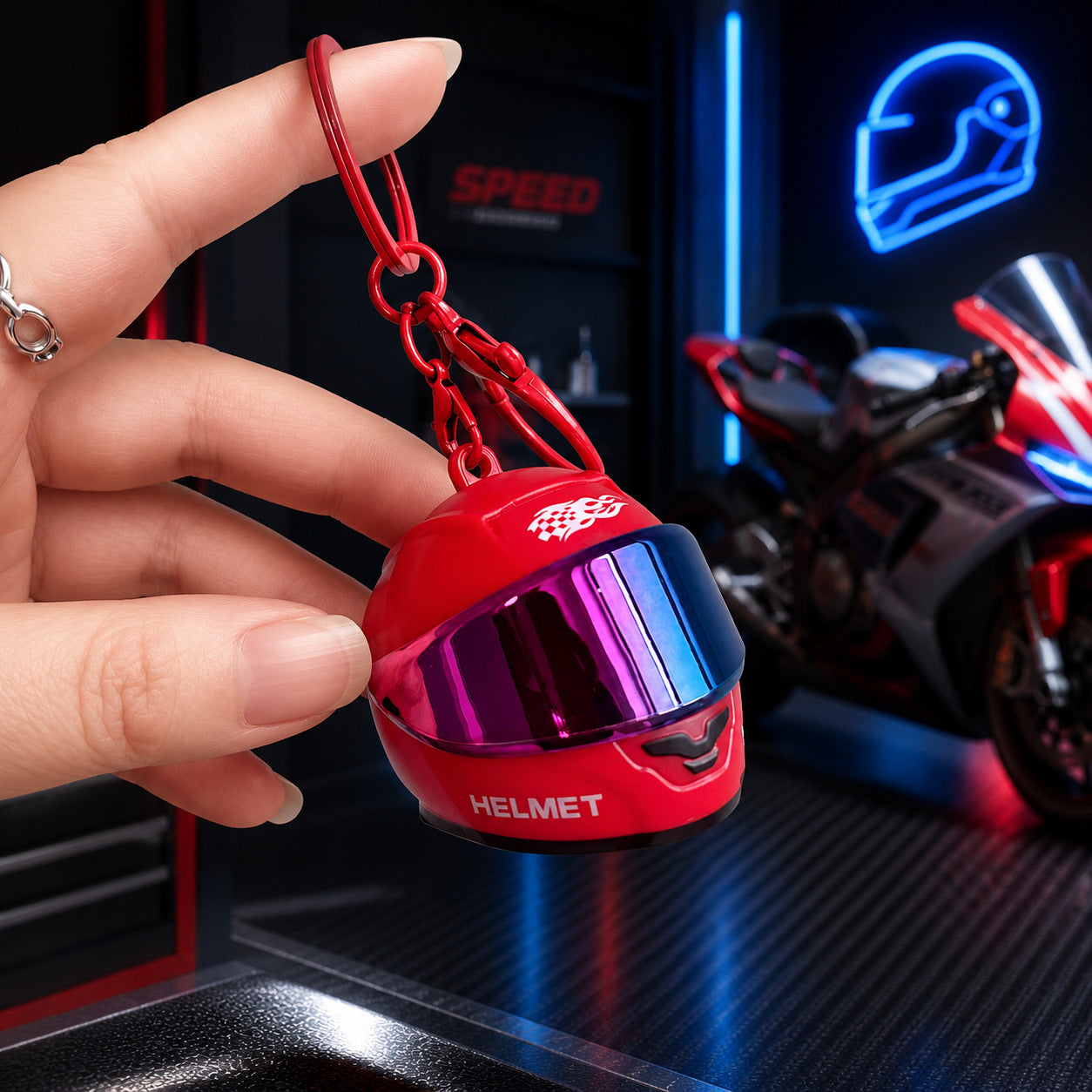 Eredeti mini motoros sisakos kulcstartó