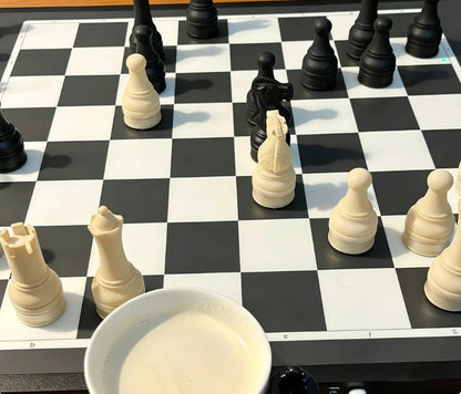 🔥50% popust🏷️♟️ Magnetna šahovska igra – 🧲 magnetne figure, 📦 zložljiva deska, 🎁 odlično darilo