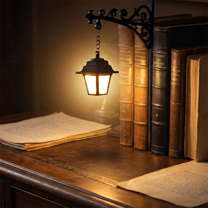 🔥50% popust🏷️📚 Mini knjižna opora v obliki ulične svetilke – 💡 topla svetloba, 🏠 kompaktna, iz železa – retro dekor