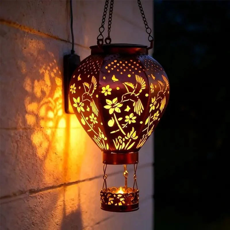 🔥50% Kedvezmény🏷️📦Kombinált csomag🔗🎈 Napenergiás hőlégballon lámpa, 🌙 automatikus éjszakai világítással, 🪄 üreges kolibri mintás vetítéssel – bájos kerti dísz