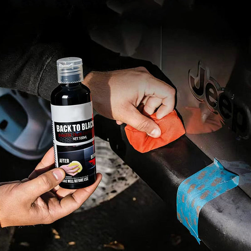 🔥50% Kedvezmény🏷️🚗 Professzionális műanyagfelújító autókhoz, ⚫ mélyfekete színű, 🛡️ UV-védelemmel – 100 ml