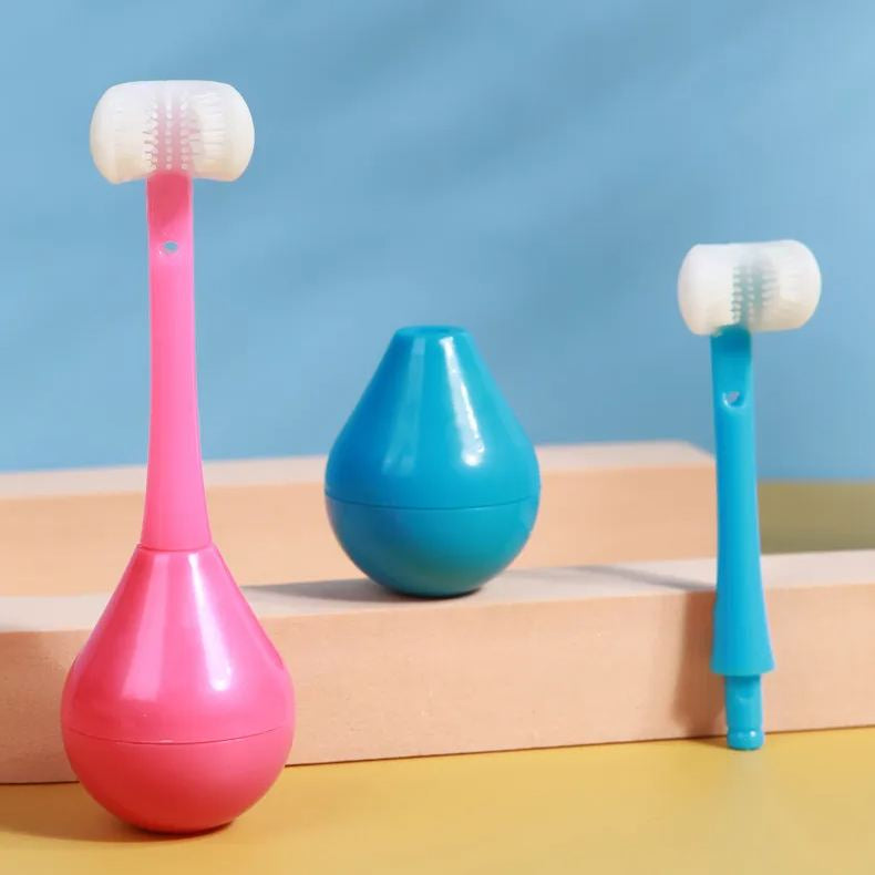 🔥50% popust🏷️👶 Tristranska otroška zobna ščetka – 🦷 temeljito čiščenje, 🧸 zabavna oblika, 🎁 odlično darilo