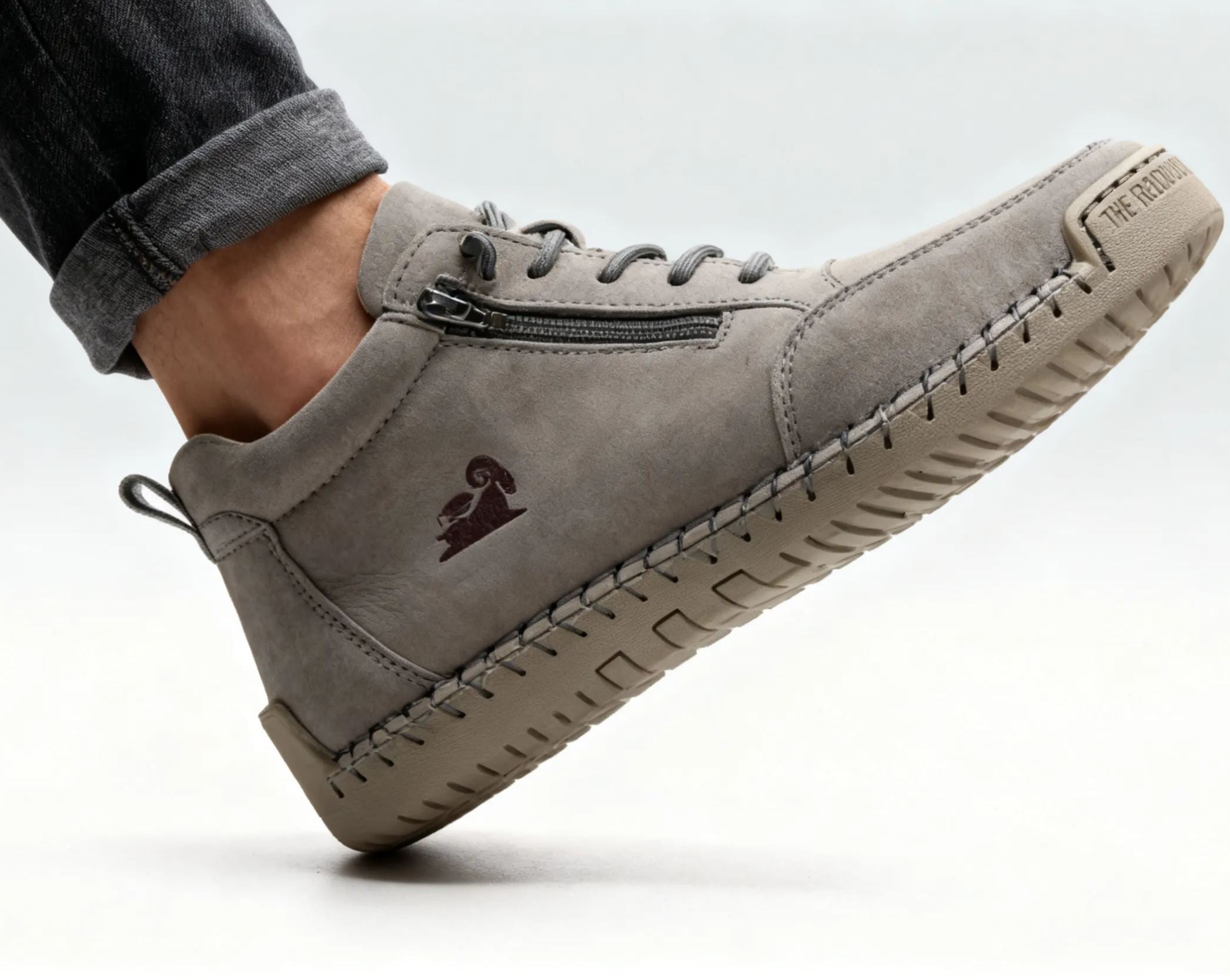 Plaxoo® | Offerta limitata: 50% di sconto!Stivali alti in pelle vera, unisex per uomini e donne!Sono scarpe ortopediche con supporto plantare ergonomico, suola antiscivolo e comodissime da indossare!